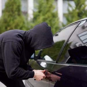 sistema-tracciamento-gps-auto-con-sirena-antifurto-blocco-motore