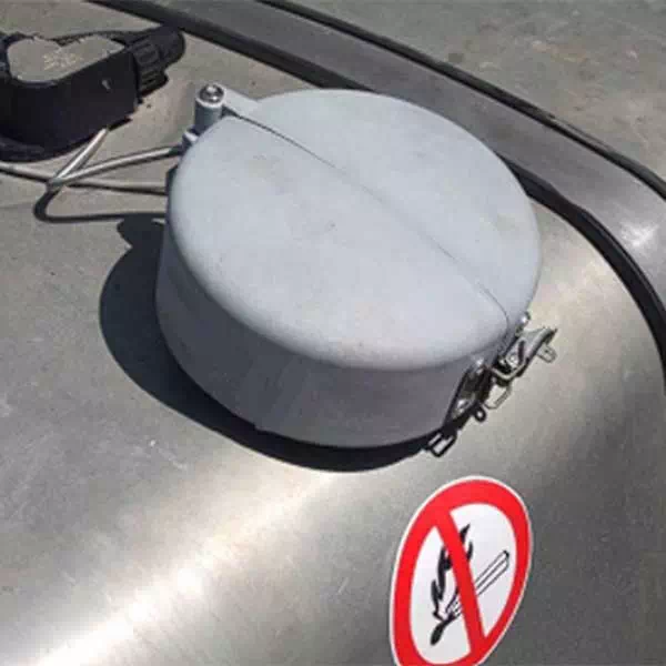 Dispositivo-per-la-protezione-del-tappo-del-serbatoio-contro-il-furto-di-carburante
